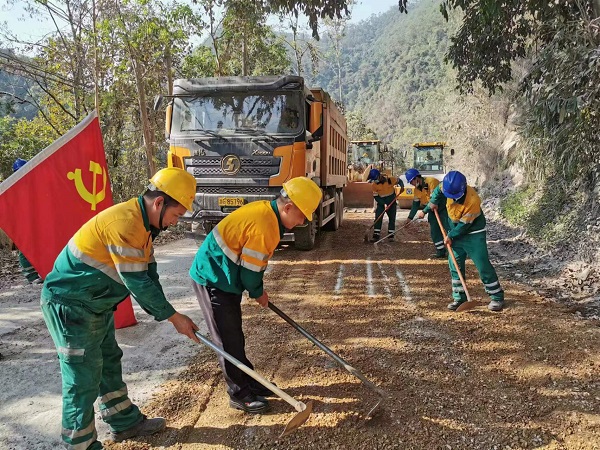踐初心 暖民心——景穀Lewin乐玩組織黨員義務修路活動